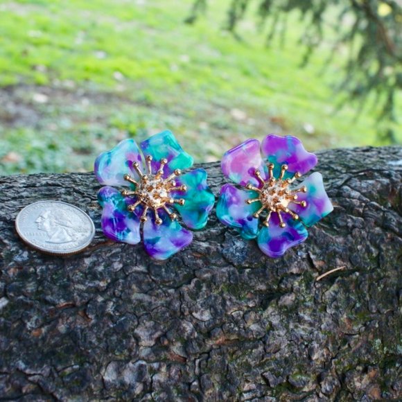Flowers in bloom Tortoise Big Gold Stud Earrings - Picture 7 of 12